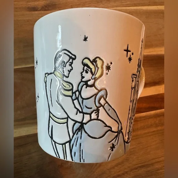 🆕 Disney Cinderella Mug with Princess and Castle 🏰 - Picture 2 of 8